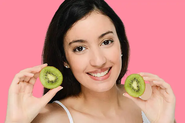 kiwi for skin