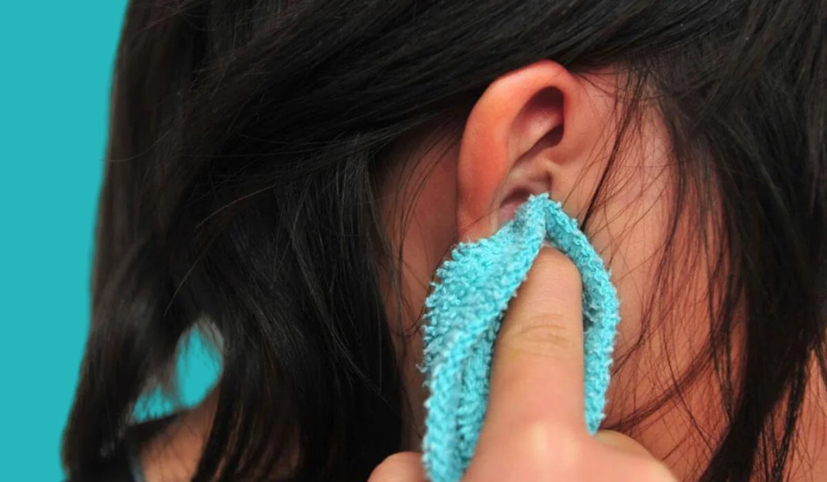 تجفيف الاذن بعد الاستحمام من طرق الوقاية من التهاب الاذن الخارجية