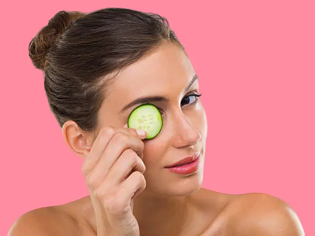 Cucumber to treat dark circles under the eyes