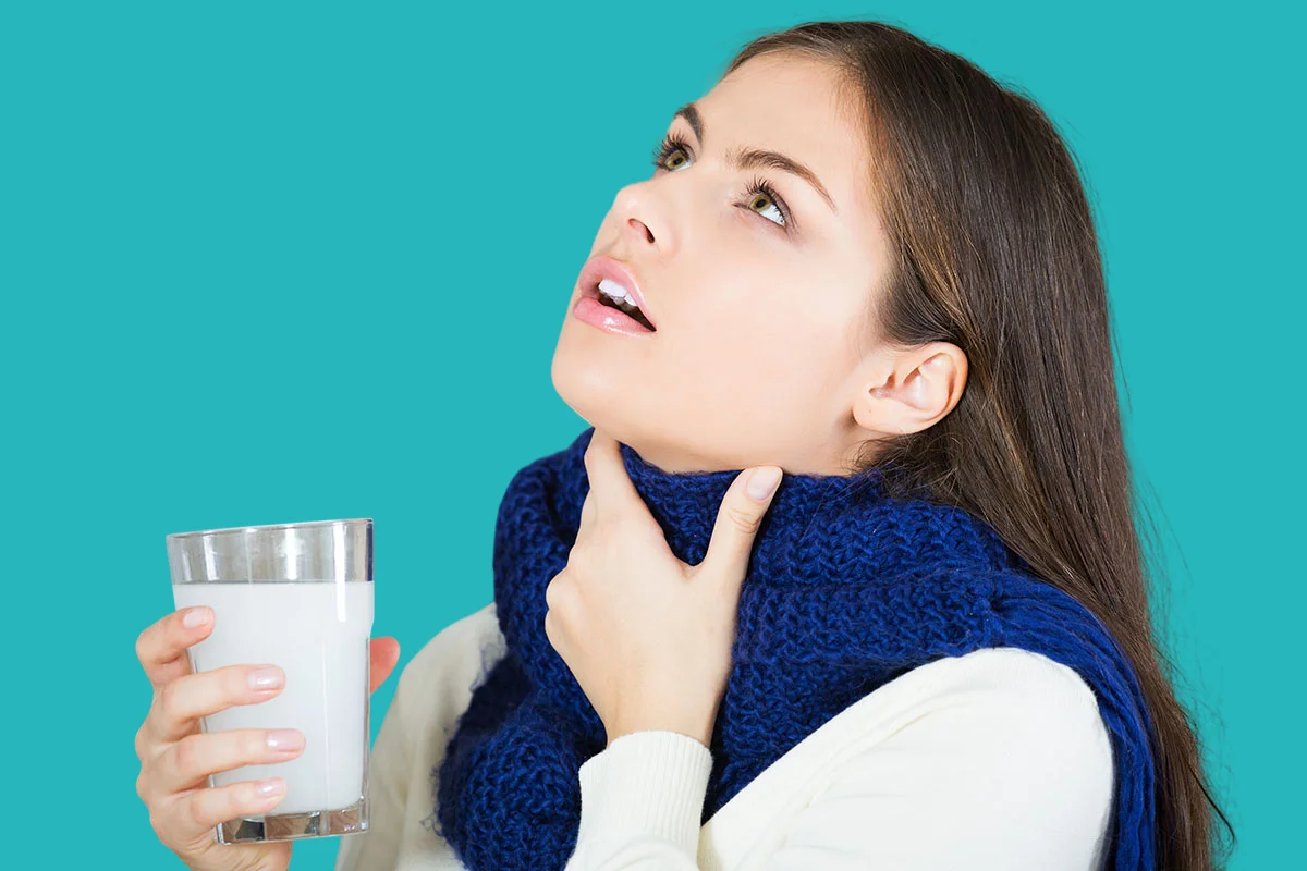 الغرغرة بالمحلول الملحي للتخفيف من التهاب اللوزتين