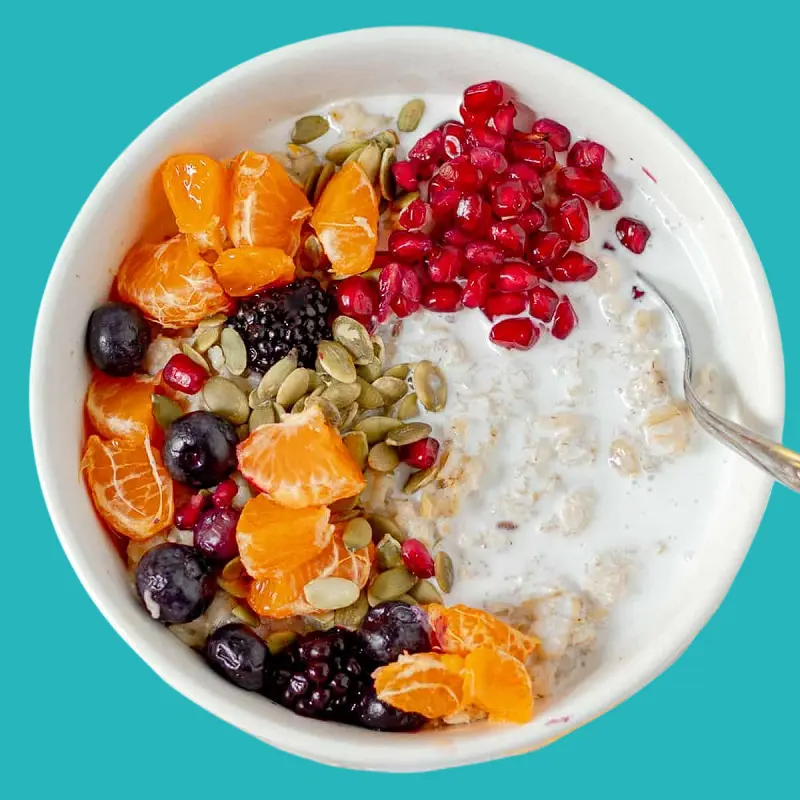 Oatmeal with fruits for a vitamin boost