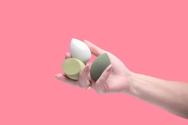 طريقة تطبيق كريم الاساس على البشرة