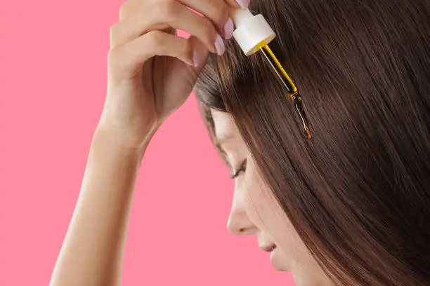 ترطيب الشعر لعلاج تقصف الاطراف