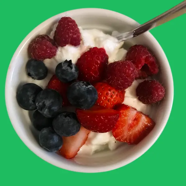 زبادي مع الفواكة