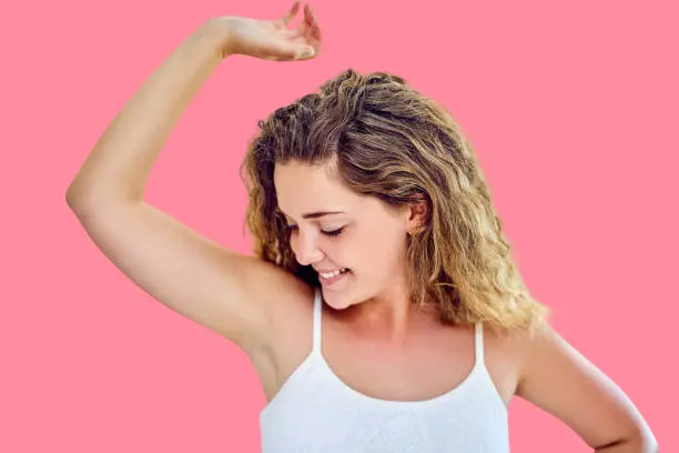 مزيلات العرق والثقة بالنفس