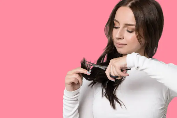 قص اطراف الشعر لتعزيز صحته