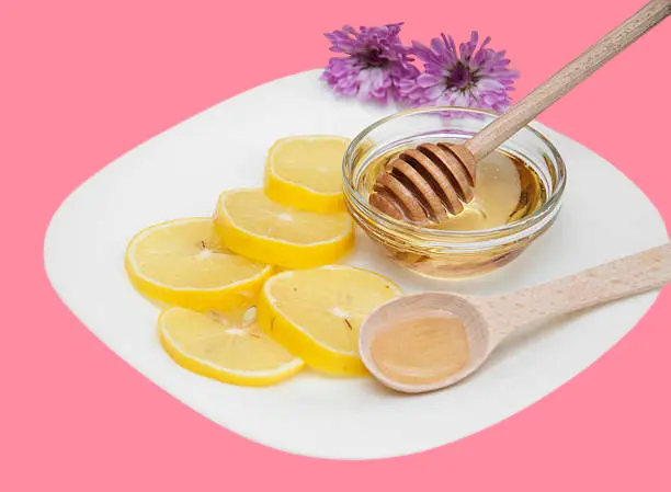 Lemon and honey to lighten the color of elbows