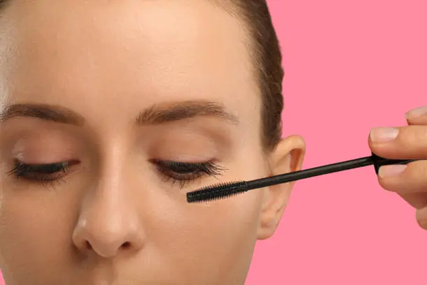 Habits that cause eyelash loss