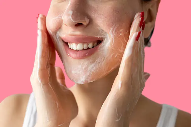 Skin cleansing to remove blackheads