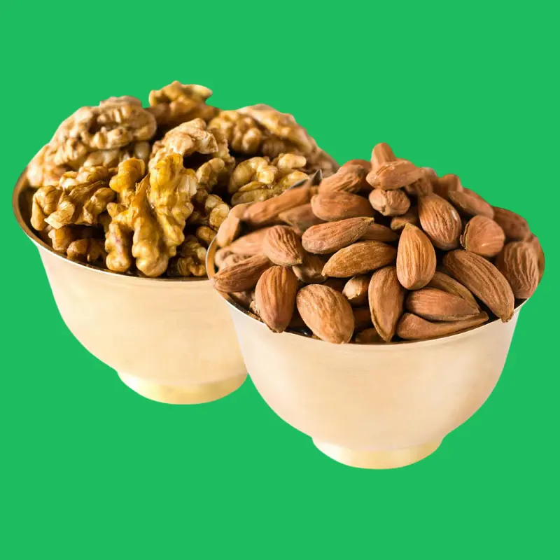 Almonds and walnuts in the keto diet