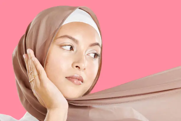 اختيار اقمشة الحجاب لتجنب تساقط الشعر