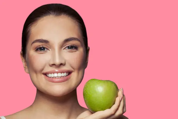 Nutritional value of apples and their benefits for the skin