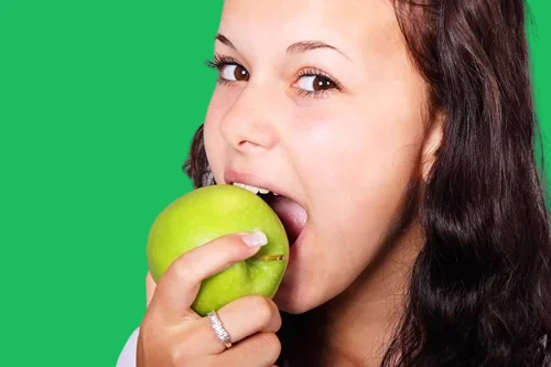 Eating apples to lose weight