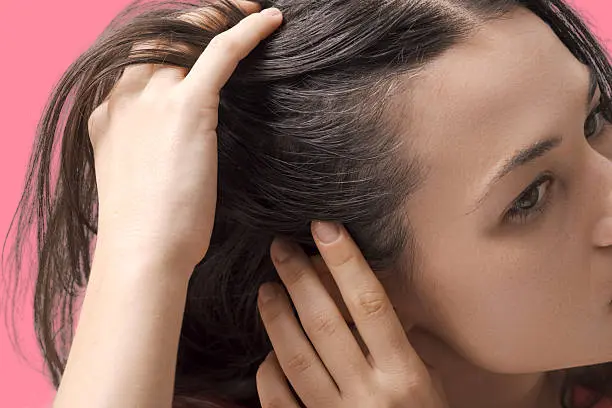 Benefits of henna in treating scalp problems