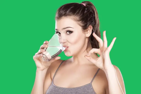 Drinking water while dieting