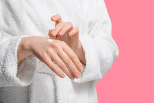 Ways to moisturize hands and feet in winter