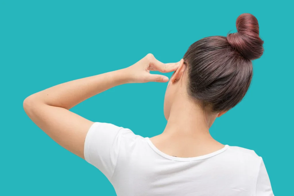 تدليك منظقة حول الاذن من طرق علاج التهاب الاذن