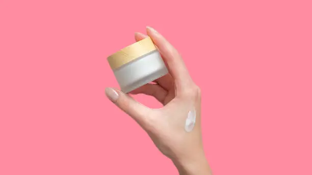 The importance of preparing skin cream at home