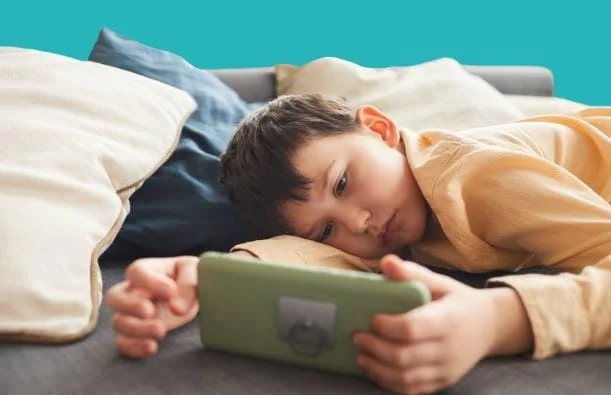 Laziness and fatigue are among the harmful effects of staying up late on a child