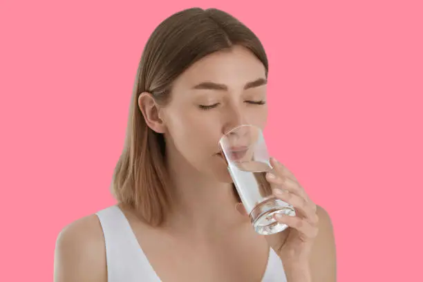 Drinking water and its effect on the freshness of the skin and hair