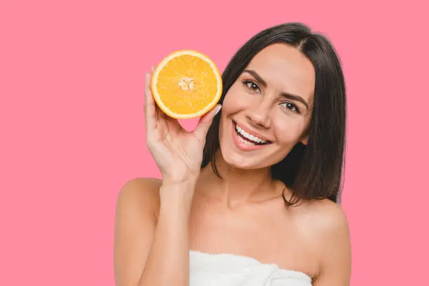 The importance of vitamin C in oranges for skin lightening