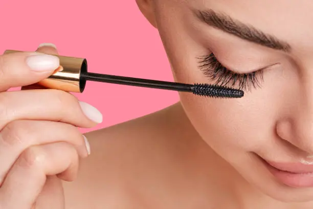 Benefits of castor oil for thickening eyelashes