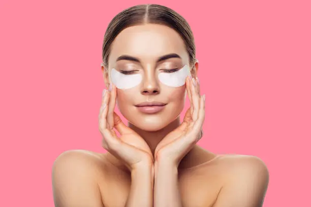 Cucumber for treating dark circles under the eyes