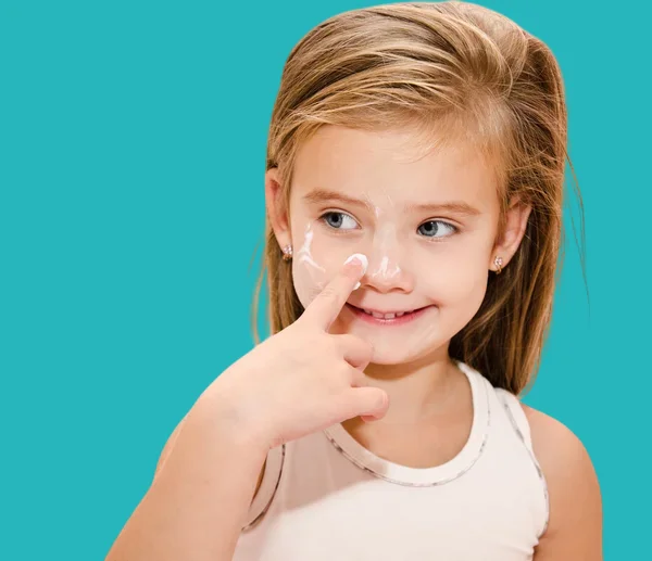 Moisturizing the skin to prevent eczema in children