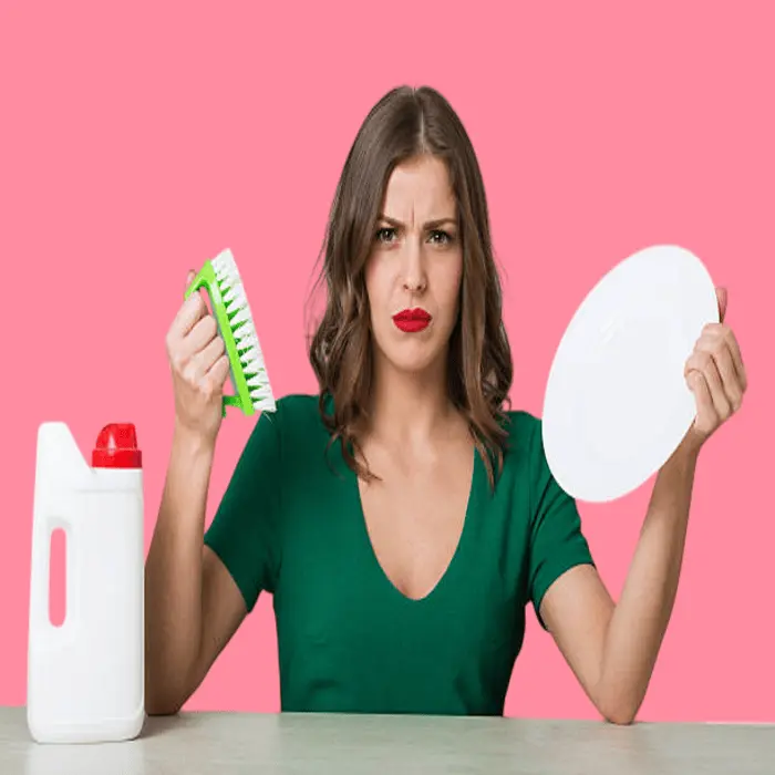 The harmful effects of washing dishes on the skin and ways to protect your hands 