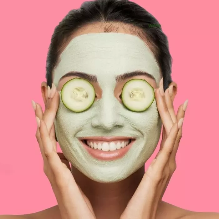 How does cucumber help moisturize the skin and soothe inflammation? 