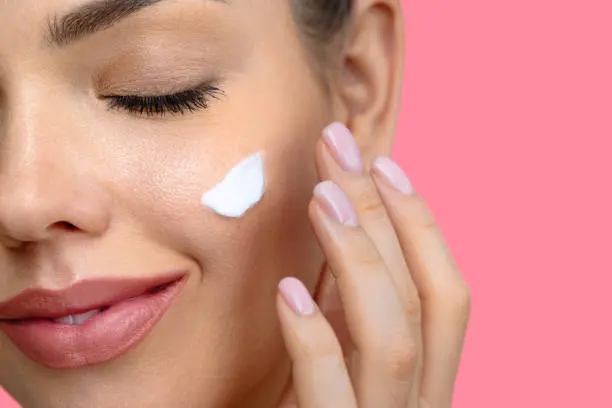 Moisturize the skin after removing makeup