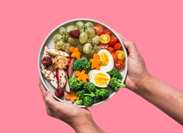 التغذية عند استخدام الديرما رولر للشعر