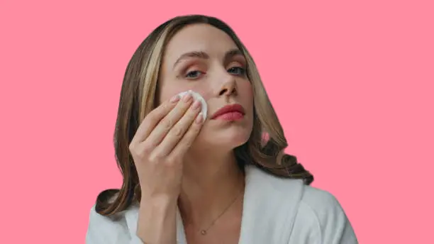 Cleansing the skin after makeup