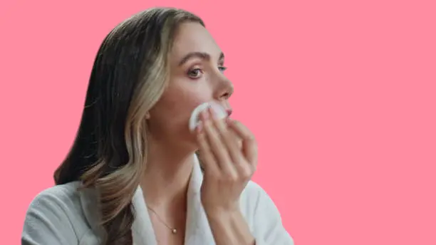 Skin care to combat dryness in winter