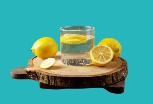 فوائد الماء الدافئ بالليمون للمناعة