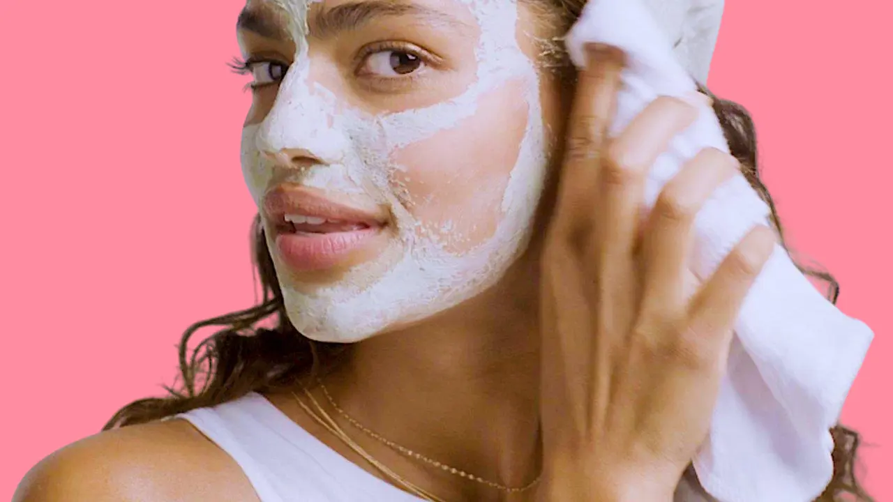 Honey and milk to nourish and lighten the skin