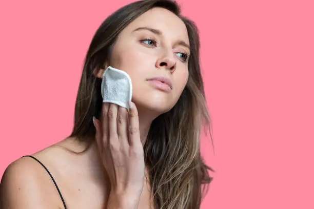 Using cold compresses on the face after hair removal