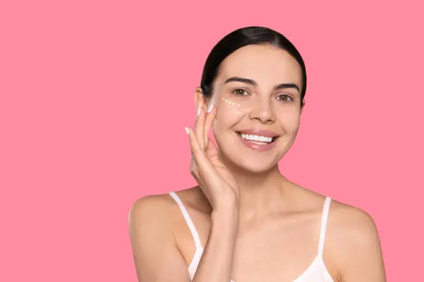 Coconut oil for treating dark circles