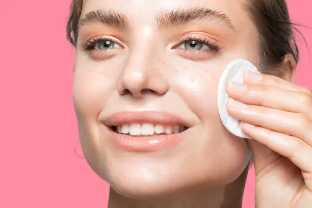 Charcoal mask for cleansing facial pores