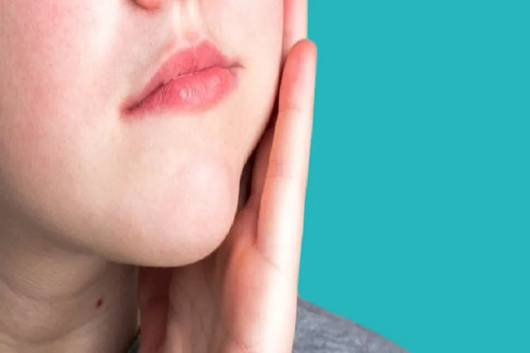 التورم و الالم في اللثة من اعراض نزيف اللثة