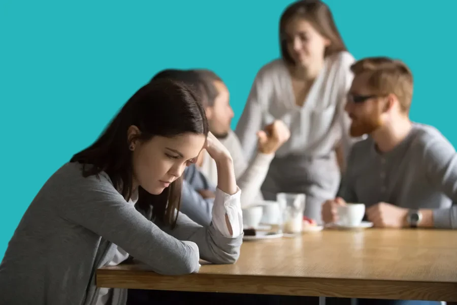 الابتعاد عن العزلة الاجتماعية من طرق علاج التروما