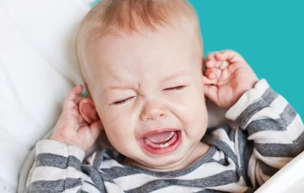 Rubbing the ears is one of the symptoms of teething in infants