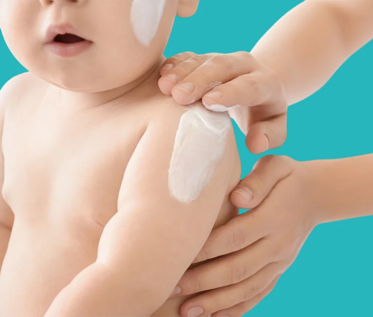Moisturizing your baby's skin to prevent pityriasis alba