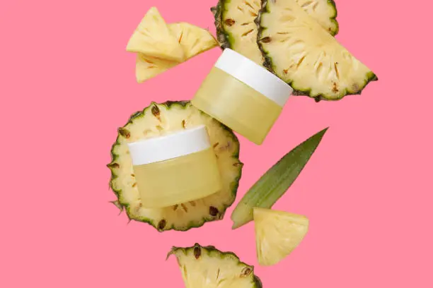 الاناناس والسكر لتقشير البشرة