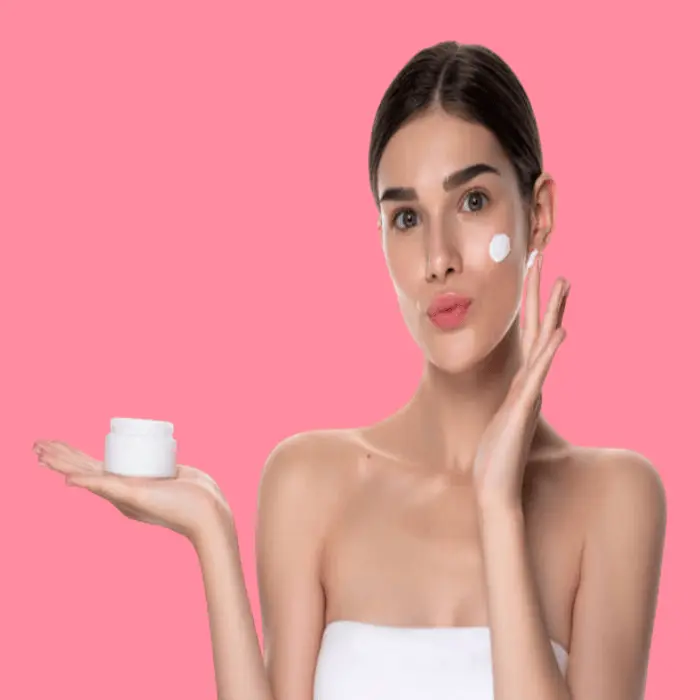How to moisturize your skin before applying makeup for a smooth look 