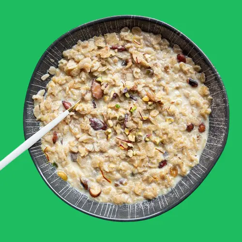 Oatmeal is a healthy snack for dieting
