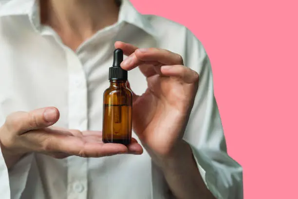 خطر مستحضرات التجميل ذات الكحول للبشرة الجافة