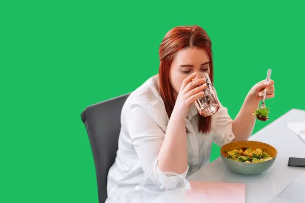 شرب الماء
