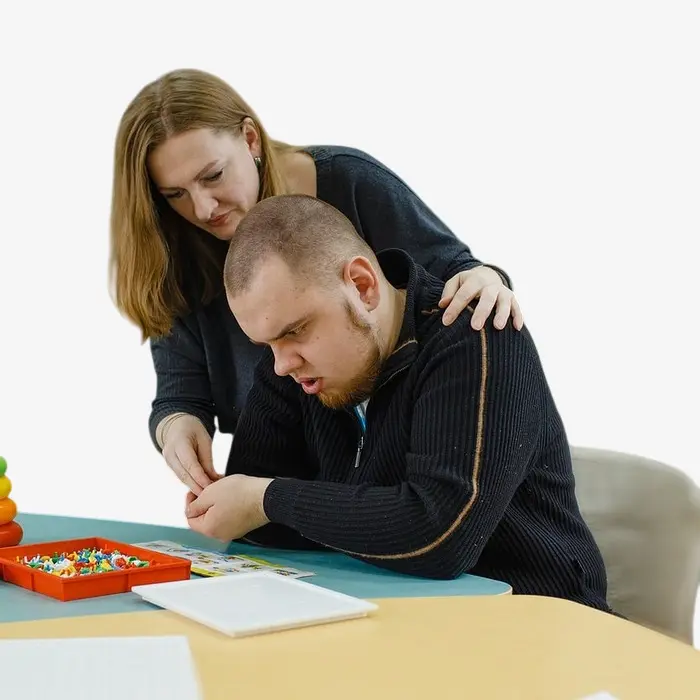 اعراض اضطراب طيف التوحد و طرق علاجه 