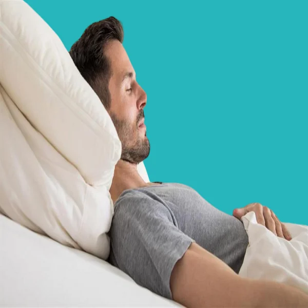 النوم على وسادة مرتفعة من طرق الوقاية من انقطاع التنفس اثناء النوم